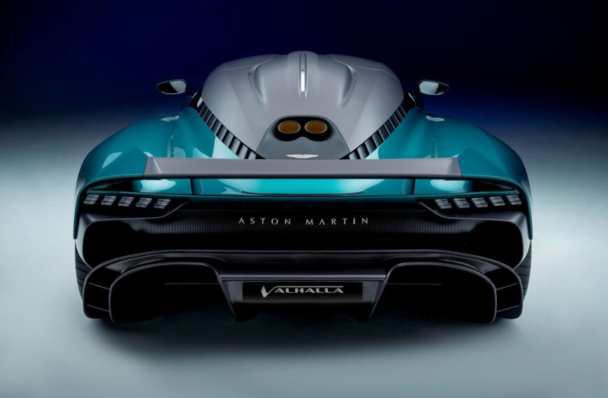 Aston Martin Valhalla pospuesto a 2024 con más potencia de la esperada