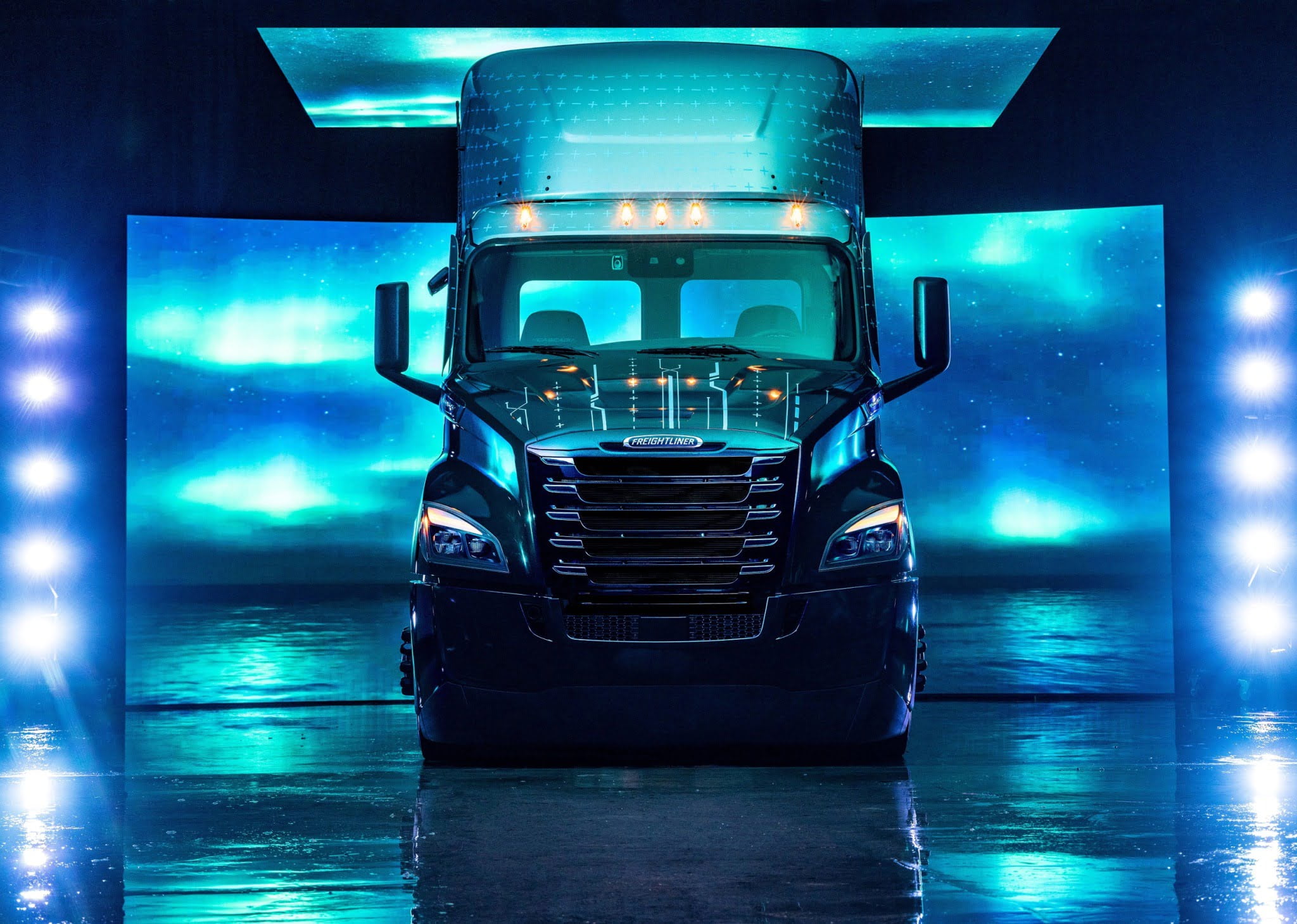 Daimler presenta el eCascadia de segunda generación - Truck News