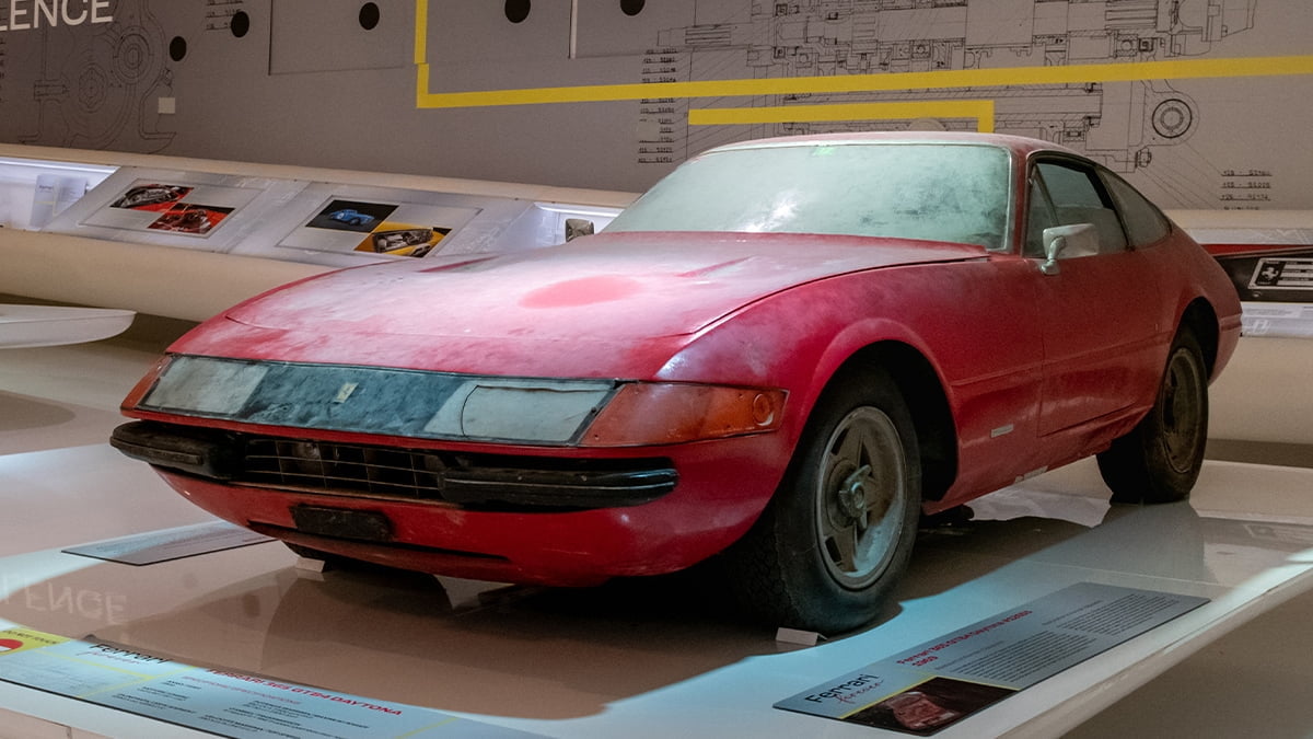 ¿Por qué está este sucio "Barn Find" Ferrari Daytona en un museo?