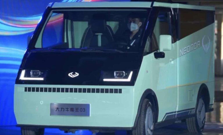 Derry Auto presentó una nueva marca comercial de vehículos eléctricos y una genial minivan en China
