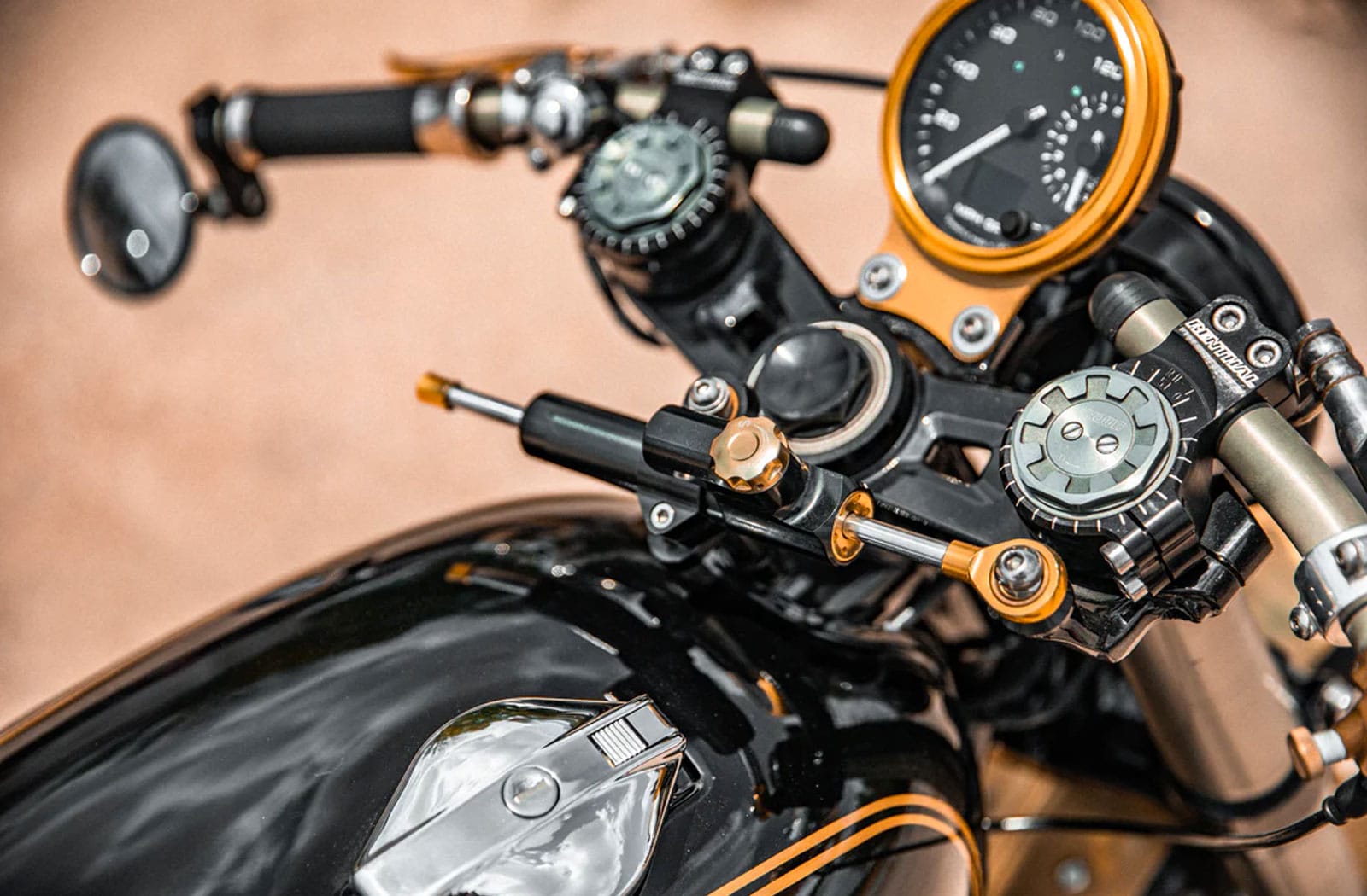 Norton Commando Combat Custom - El regreso de las Cafe Racers - Mundo ...