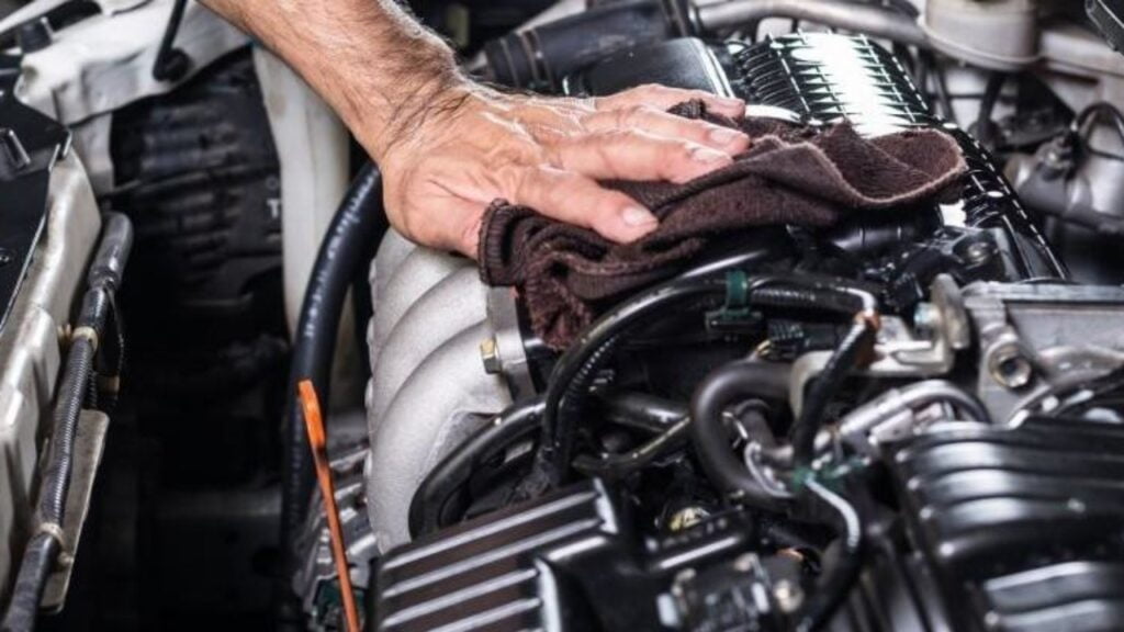 Consejos para limpiar motores de coches de forma efectiva