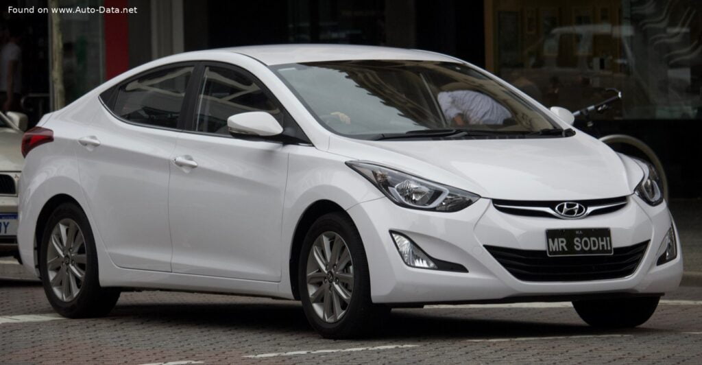 Cuánto mide el Hyundai Elantra 2013