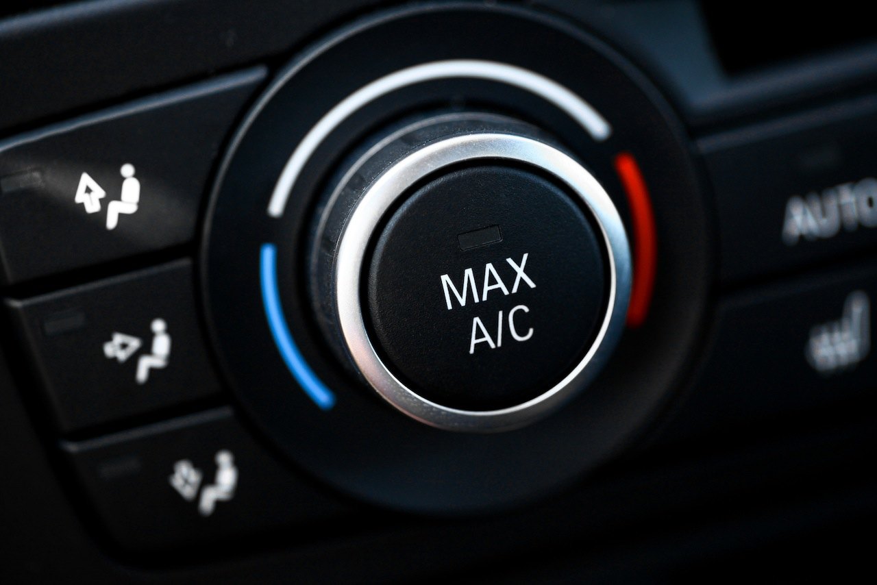 ¿Aire acondicionado de tu carro sin enfriar? Revisa el nivel de gas