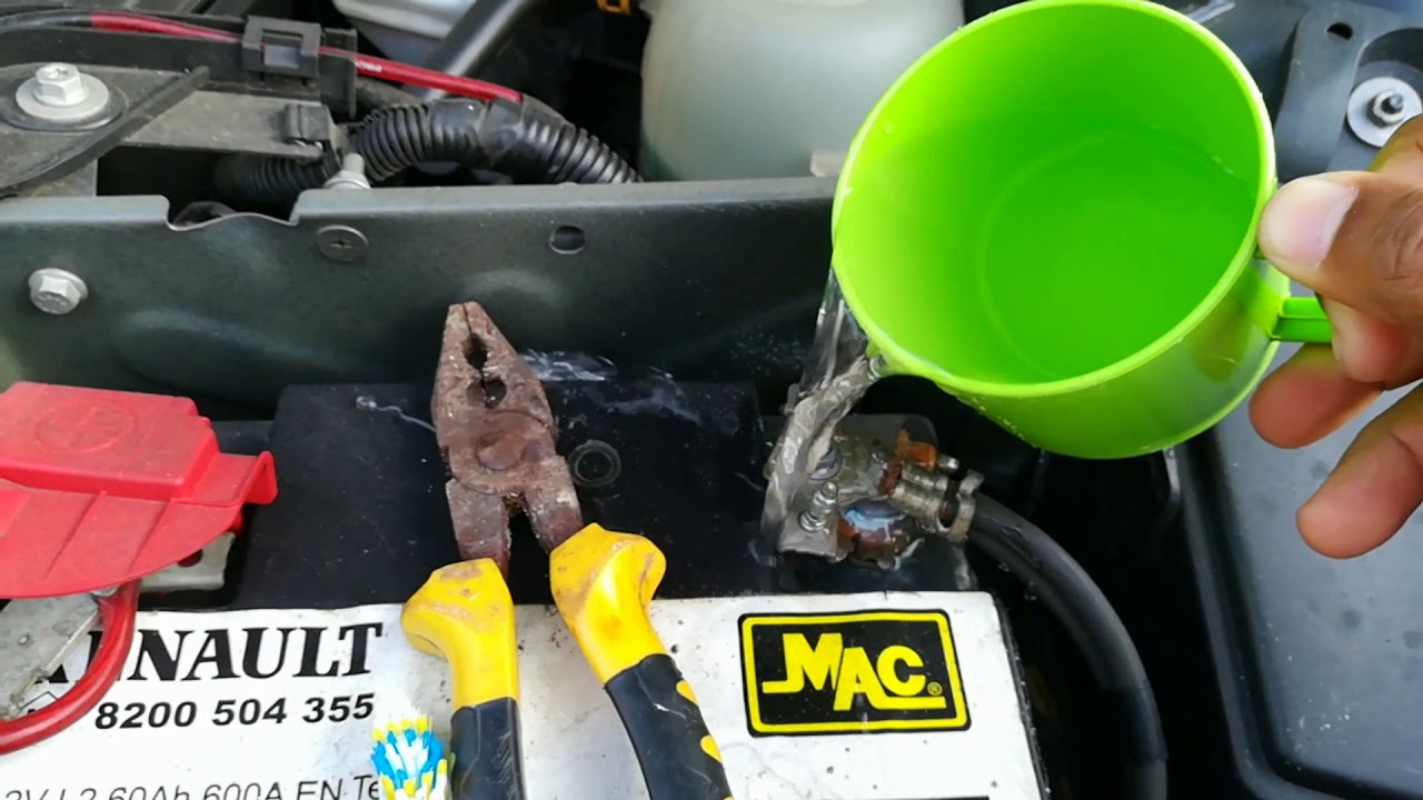 Como limpiar los bornes sulfatados de la batería de mi automovil