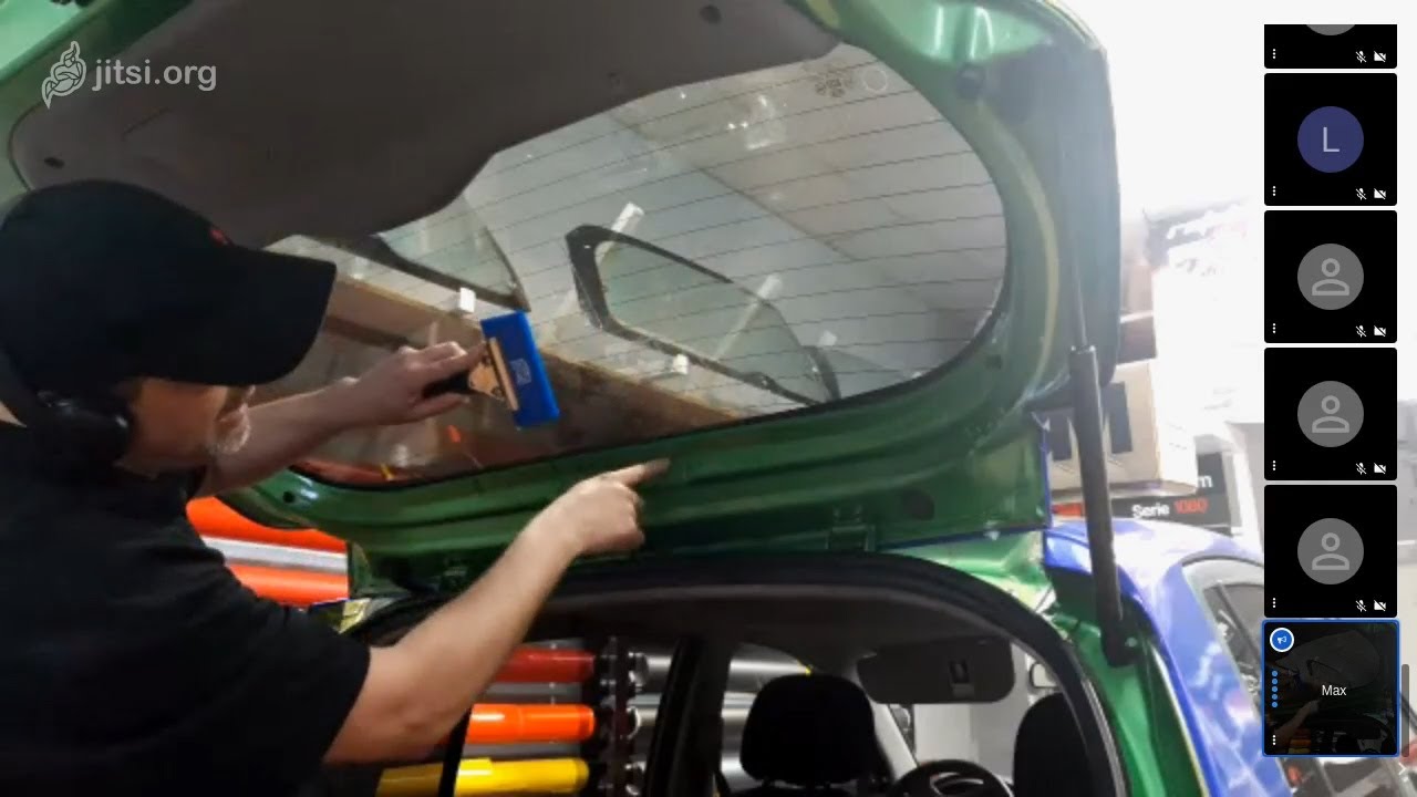 ¿Cómo tintar los cristales del coche? Guía paso a paso con los diferentes tipos de cristales tintados para coches 1 ¿Cómo tintar los cristales del coche? Guía paso a paso con los diferentes tipos de cristales tintados para coches