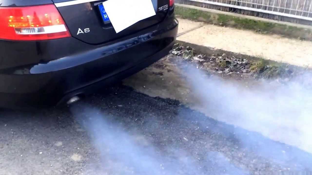¿Cuando sale humo azul del motor de su vehículo a gasolina, qué significa?
