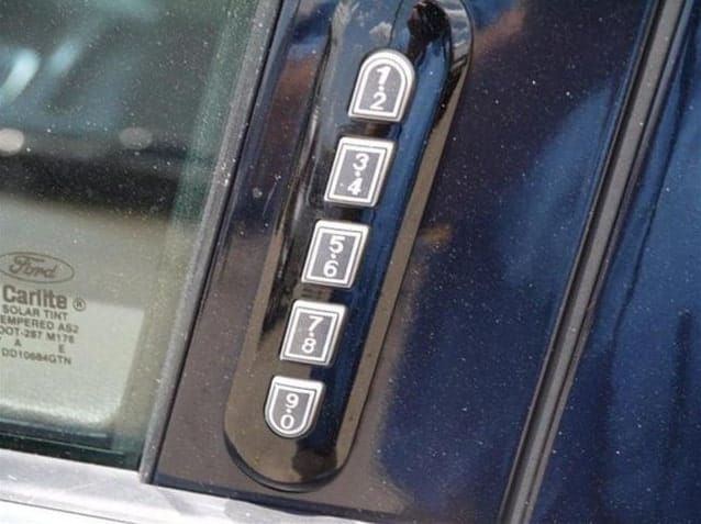 Cómo obtener el código de entrada sin llave del Ford Explorer usando el ...